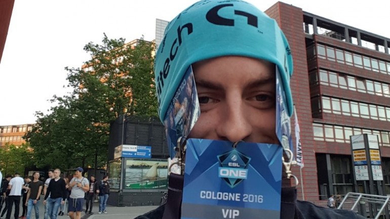 Apparently I need more lanyards and merchandise around my head. The bandana on my head was acquired from the Logitech tent after participating in a 3 versus 3 match.