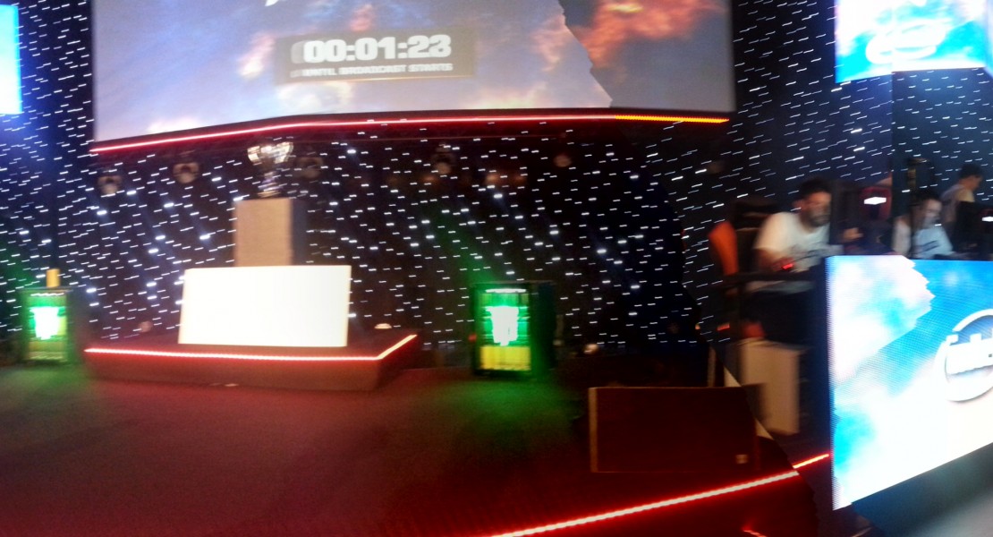 A panoramic scrolling picture of the arena at DreamHack London 2015.